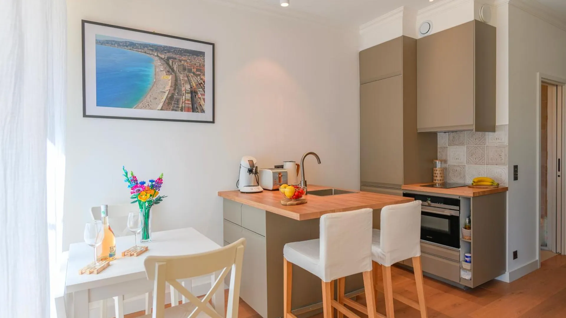 Hyper Centre, Balcon, 5Min De La Plage, Ac Nice 0*,  Frankrijk